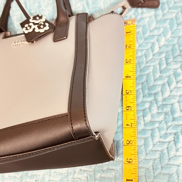 Kenneth Cole Reaction Handbag/Small Tote Gray, Black & White w/Flower tag. - Picture 10 of 16